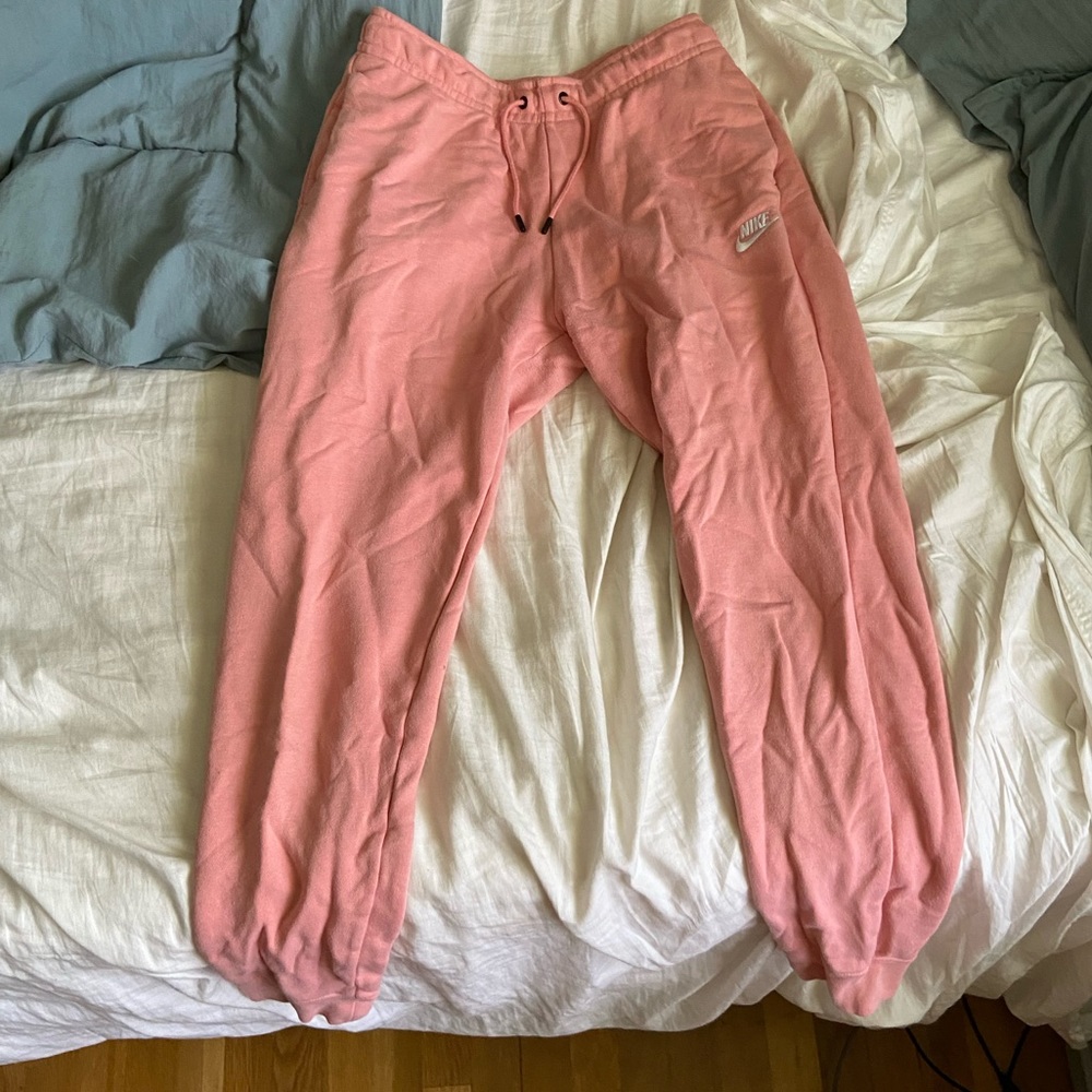 Nike Women’s Sportswear Essential Fleece Joggers